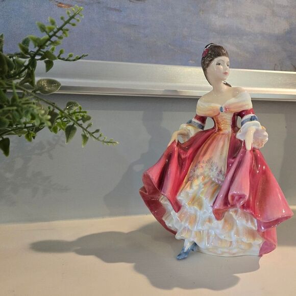 🎄🛍❤️ VINTAGE ROYAL DOULTON SOUTHERN BELLE FIGURINE - Picture 8 of 9